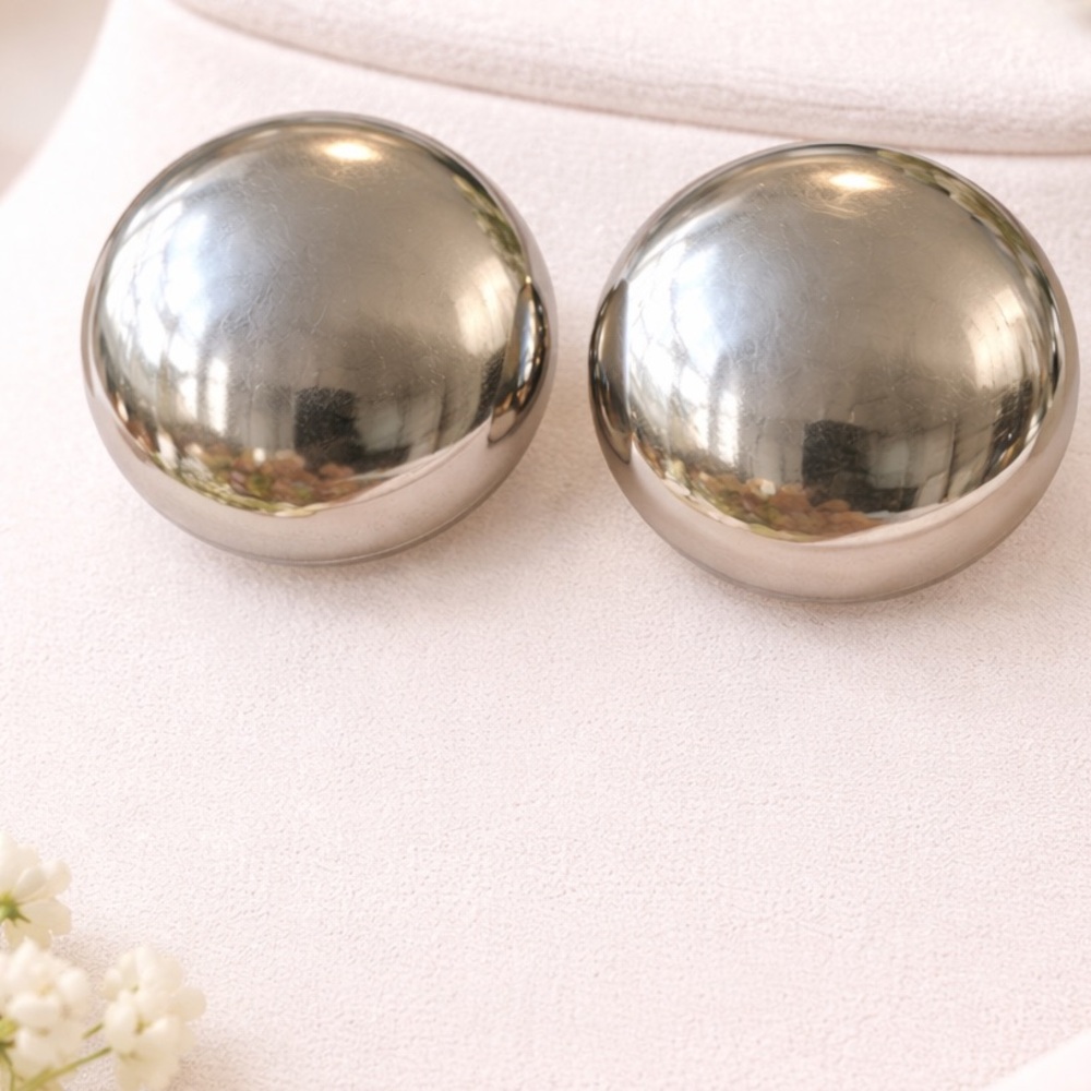 Coro Vintage clip on earrings